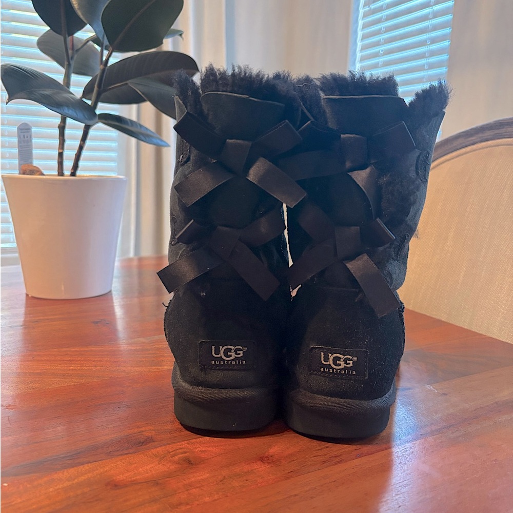 Ugg Bailey bow black size 9 boots